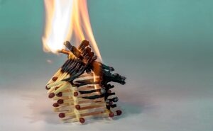 Le strutture in legno (quanto) resistono al fuoco?